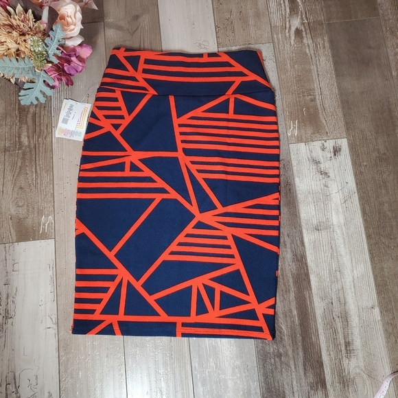 NWT LULAROE Cassie Pencil Skirt Women's Size Small Navy & Red Geometric Pattern - Picture 13 of 13